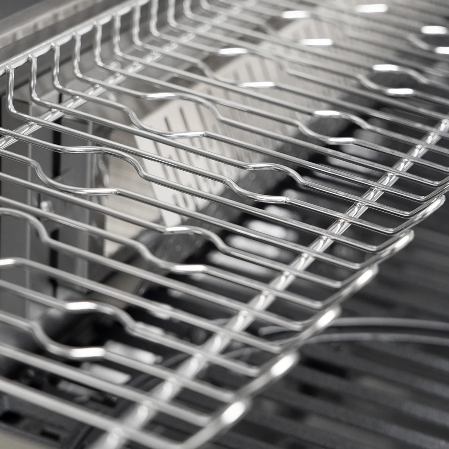 Edelstahl Warmhalterost des Taino Platinum Yamara 4+2 Gasgrills im Detail.