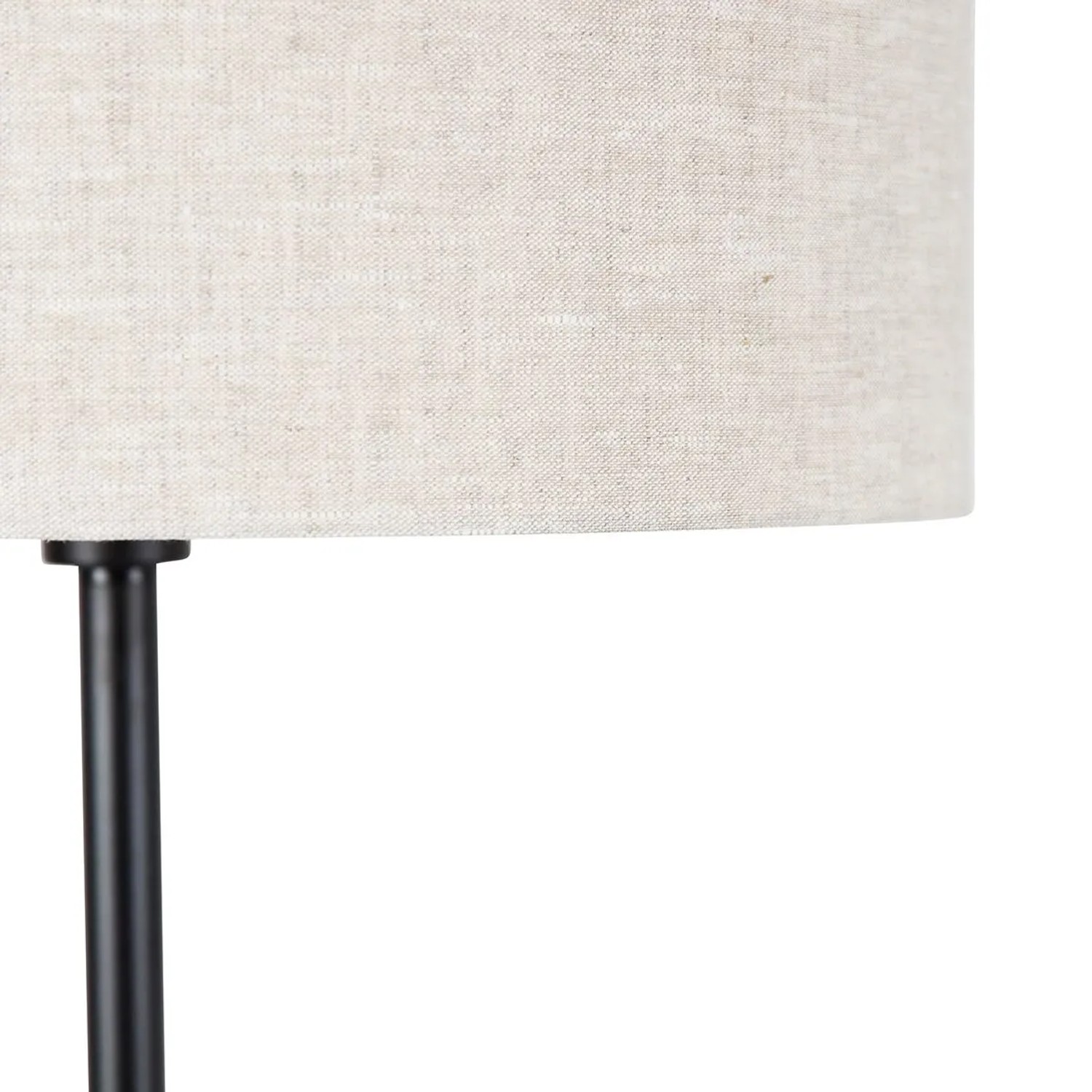 Detailaufnahme: Schwarze QAZQA Stehlampe Simplo mit hellgrauem Stoffschirm, Innenleuchte.