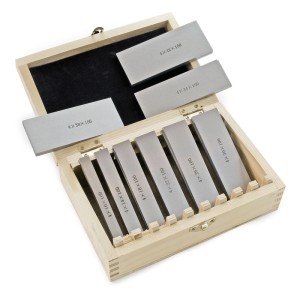 Wiltec Parallelunterlagen Set, 18-teilig, im Holzkasten. Schraubstockunterlagen und Fräsunterlagen.