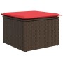 Brauner vidaXL Gartenmöbel Hocker aus Rattan mit rotem Kissen. Teil einer Sofagarnitur.