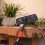Gardena Cleansystem Fensterwischer mit Mikrovlies und Abziehlippe am Stiel.