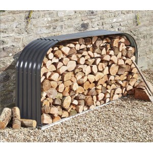 Floraworld Holzunterstand Flachbogen Anthrazit, gefüllt mit Holzscheiten. Kaminholzregal aus Stahlblech.