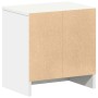 Rückansicht eines weißen Nachttisches aus Holzwerkstoff. Die braun-beige Rückwand ist sichtbar. Modernes Schlafzimmermöbel.