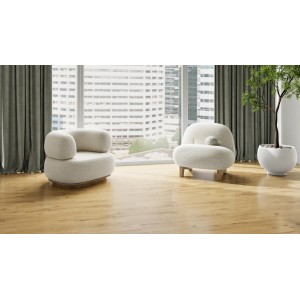 Verlegter Check One Click-Vinylboden Julius Eiche in Wohnraum-Szene mit Sesseln.