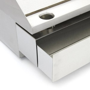 Detailaufnahme der Fettablaufrinne der Monstershop Gastro Grillplatte 70cm.