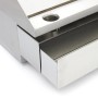 Detailaufnahme der Fettablaufrinne der Monstershop Gastro Grillplatte 70cm.