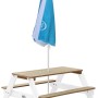 Axi Sonnenschirm blau-weiß (Ø 125 cm) auf Kindersitzgruppe. Optimaler Schutz beim Spielen im Freien.