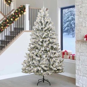 Künstlicher, beschneiter Weihnachtsbaum (270 cm) mit LED-Lichtern und Kugeln.