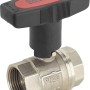 ISO Kugelhahn 30,3 mm (Rp 1) aus Messing mit verlängertem, schwarzem Griff und roter Markierung.