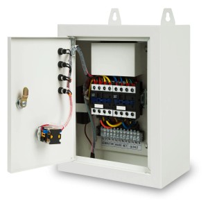 EBERTH ATS Notstromautomatik 10kW, 3-phasiger Transferschalter in weißem Gehäuse mit geöffneter Tür.