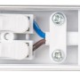 Detailaufnahme der LED-Feuchtraumleuchte Strip (150 cm) mit geöffnetem Anschlusskasten und Push-Terminal.