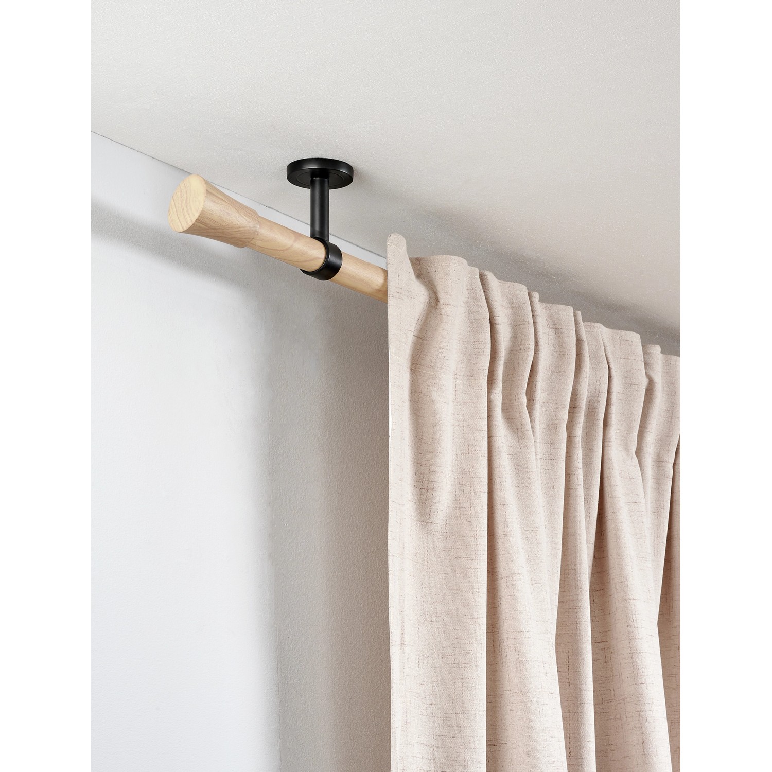 Gardinia Träger Denver, geschlossen, 7,5 cm, schwarz matt, für Gardinenstangen mit Ø 25 mm.