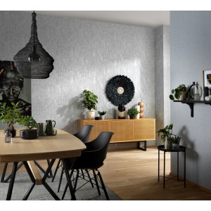 Helles Wohnzimmer mit Erismann Vliestapete Casual Chic in Betonoptik Hellgrau.