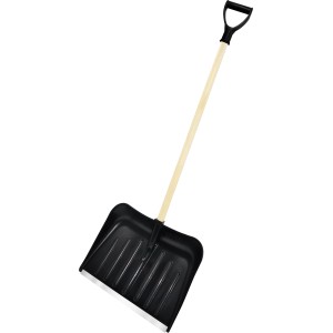 Schneeschieber mit schwarzem Kunststoffblatt, Alukante und Holzstiel mit D-Griff.