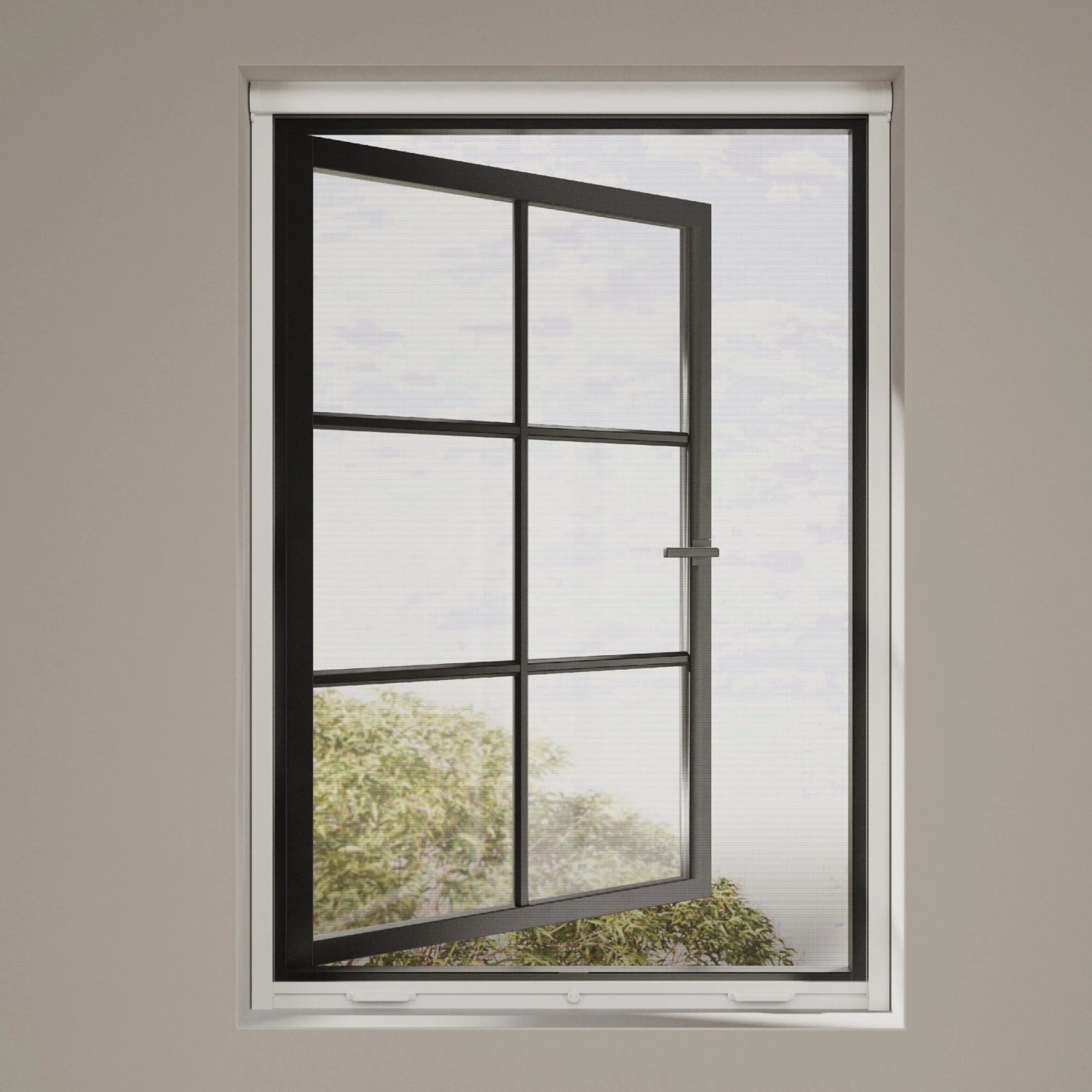 Weißes Insektenschutzrollo mit Kassette am Fenster, teilweise geöffnet.