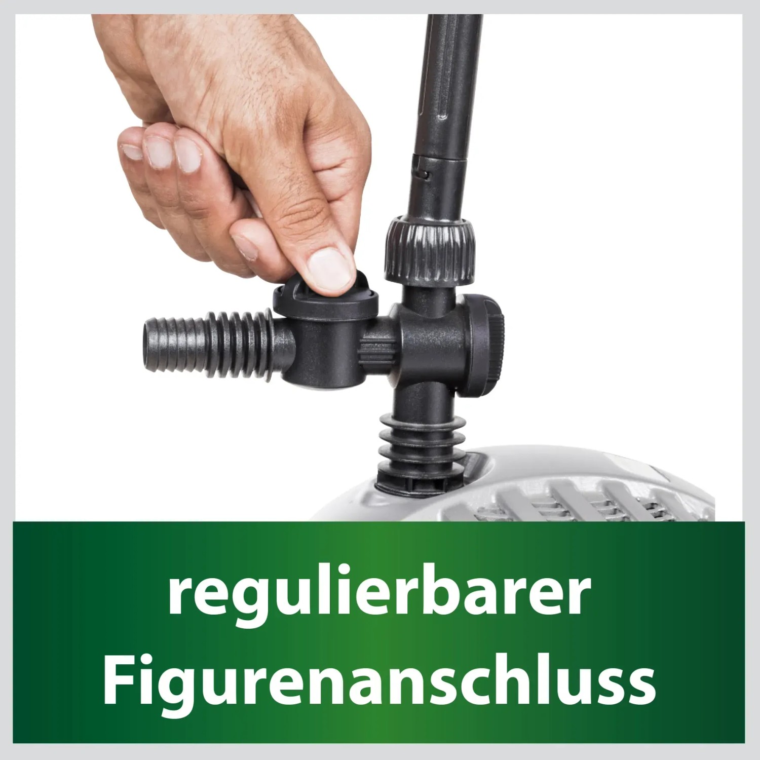 Detailaufnahme: Hand reguliert den Figurenanschluss der Heissner Teichpumpe Aqua Jet Eco.