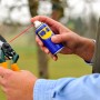 WD40 Multifunktionsöl zur Wartung einer Gartenschere. Rostlöser und Schmiermittel.