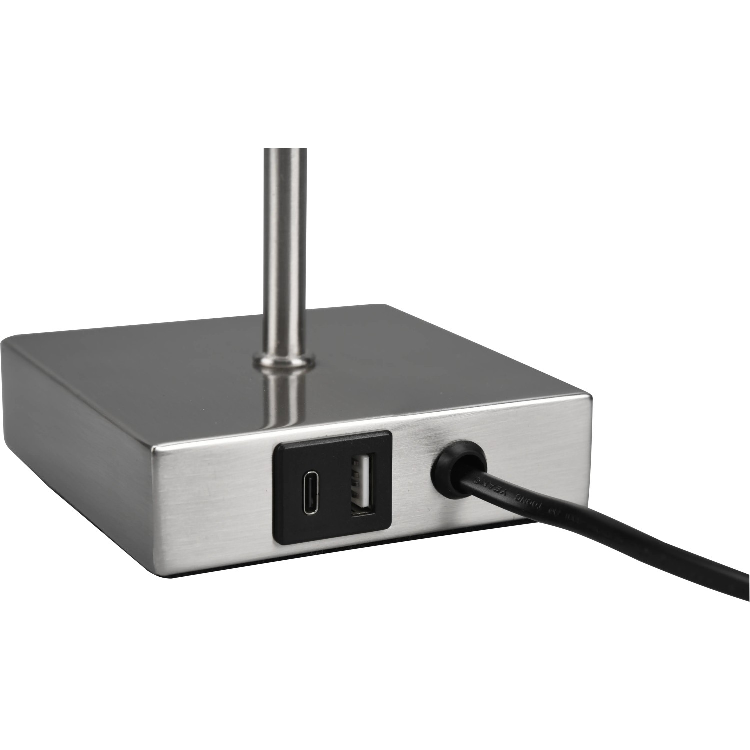 Detailaufnahme der Reality Tischleuchte Ole in Nickel Matt mit USB- und USB-C-Anschluss.