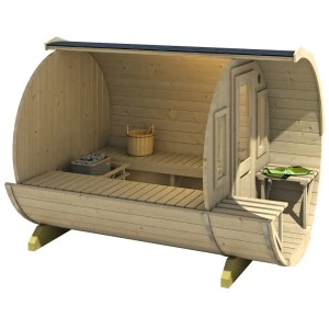 FinnTherm Fasssauna Sam Premium, montiert, mit 6 kW Ofen. Innenansicht der Holzsauna mit Ofen, Bänken und Zubehör.