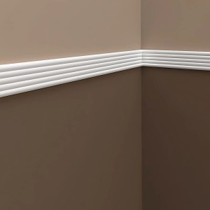 Weiße PROFHOME Wand- und Friesleiste (200 cm) als Zierleiste an einer Wand.