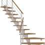 Dolle Mittelholmtreppe Hamburg, Eiche, 1/4 gewendelt, mit weißem Geländer.