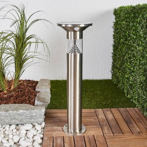 Moderne Lindby LED Solarleuchte Jalisa aus Edelstahl mit Bewegungsmelder für den Garten.