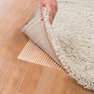 Venilia Teppichgleitschutz Venigrip unter Teppich auf Holzboden. Anti-Rutsch-Matte für mehr Sicherheit.