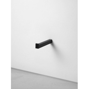 Keuco Edition 11 Ersatzrollenhalter in Schwarz-Matt an weißer Wand. Badaccessoire aus Metall.