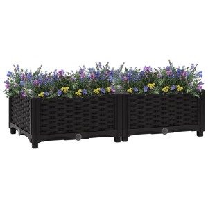 Schwarzes furnicato Hochbeet (80x40x23 cm) aus Polypropylen, bepflanzt mit bunten Blumen.