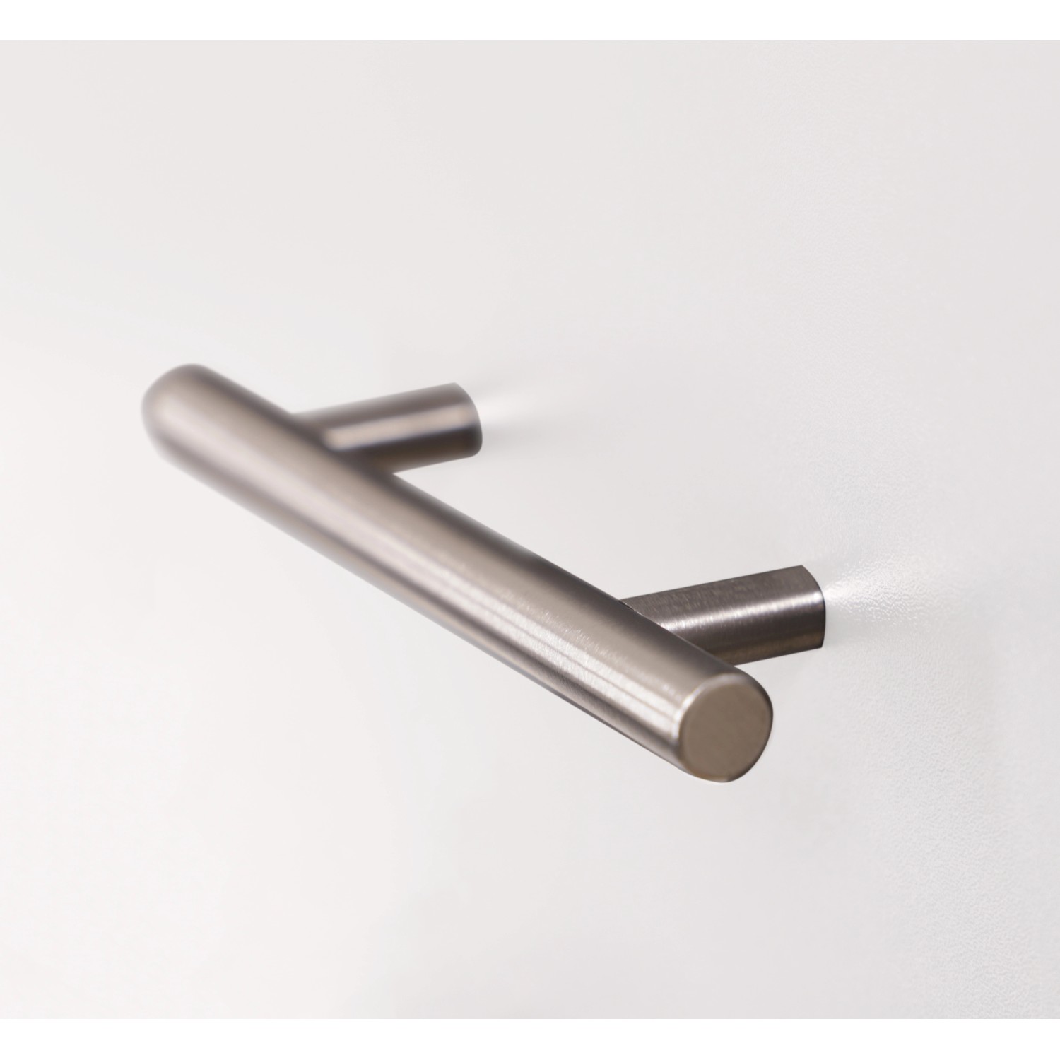 Detailaufnahme: Metallgriffe für Respekta Kühlschrankumbau Merle, Herdumbauschrank.