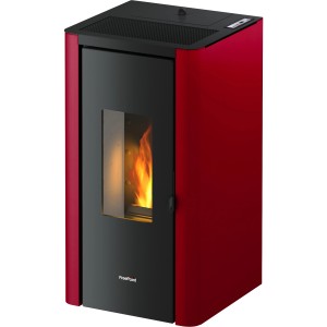 Freepoint Pelletofen Indi, Stahl Bordeaux, 7 kW. Moderner Ofen mit Flamme im Brennraum.