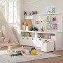 Weißer Vasagle Spielzeugschrank (102x60cm) mit Rollen im Kinderzimmer.