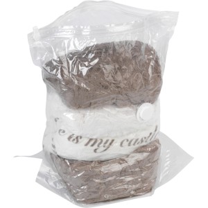 Wenko Vakuumbeutel Cube S (60x50x35cm) mit Textilien, zur platzsparenden Aufbewahrung.