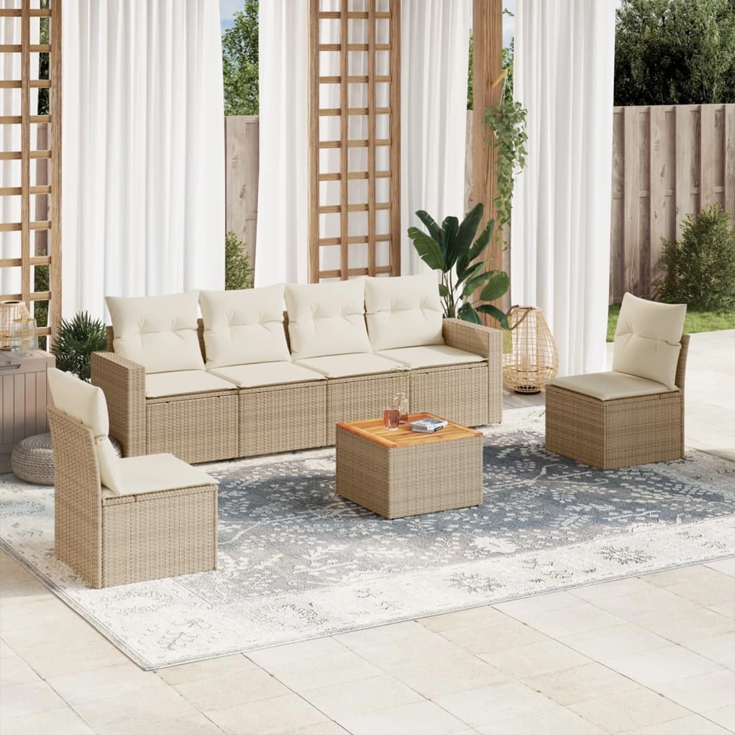 Beige 7-tlg. Garten-Sofagarnitur aus Rattan mit Kissen. Gartenmöbel-Set mit Sofa, Sesseln und Tisch.