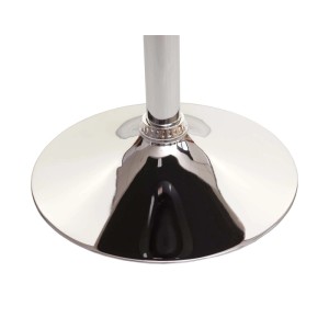 Detailaufnahme des verchromten Fußes vom MCW Esszimmerstuhl Cadiz.