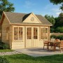 Unbehandeltes Alpholz Gartenhaus CLOCKHOUSE-28 mit Satteldach, 400x296 cm, im Garten.