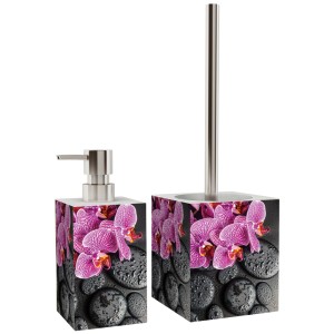 Sanilo Bad Set Madeira mit Seifenspender und WC-Bürste, verziert mit Orchideen und Steinen.