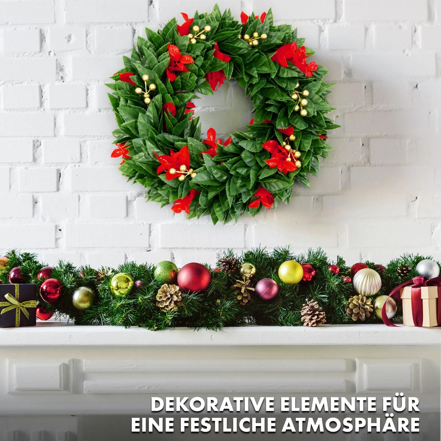 Weihnachtskranz Photinia (Ø 45cm) mit roten Blüten als festliche Deko für Weihnachten.