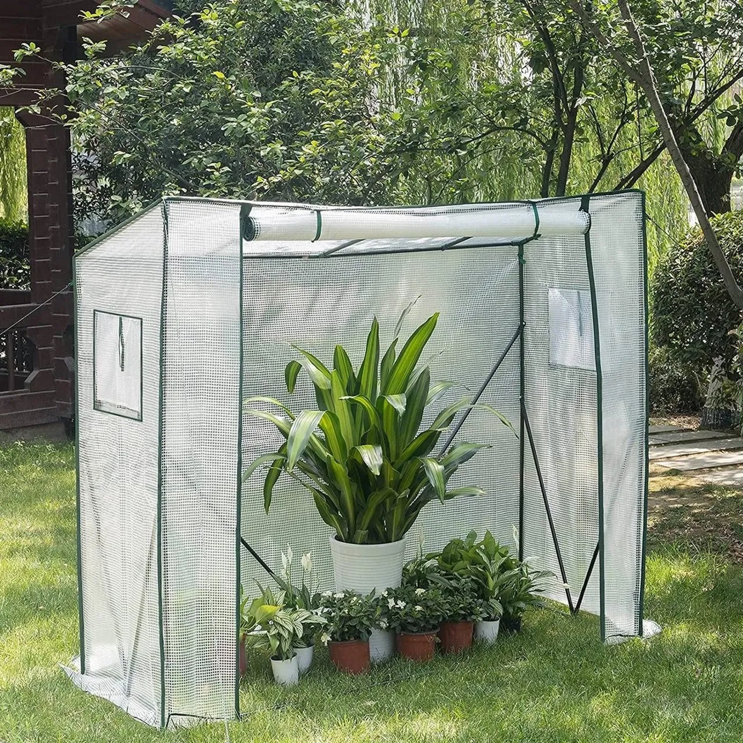 Halbtransparentes WOLTU Foliengewächshaus, 200x77x169 cm, mit Pflanzen im Garten.