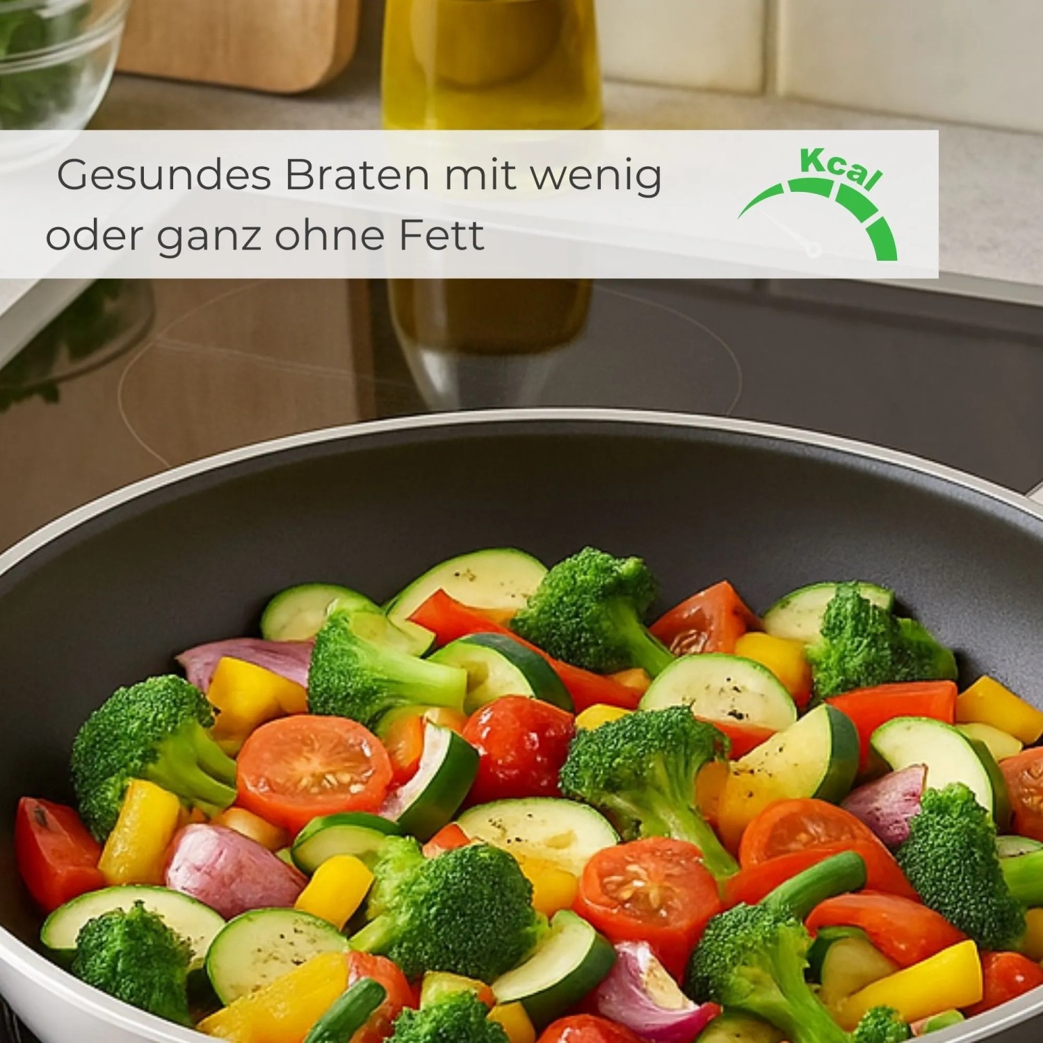 RÖSLE Elegance Servierpfanne Ø28 cm mit bunten Gemüsesorten auf Induktionskochfeld. Text: Gesundes Braten mit wenig Fett.