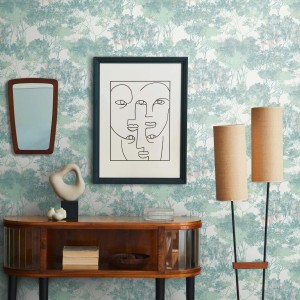 Mintgrüne Vliestapete mit hellgrünen Bäumen für Schlaf- und Kinderzimmer.