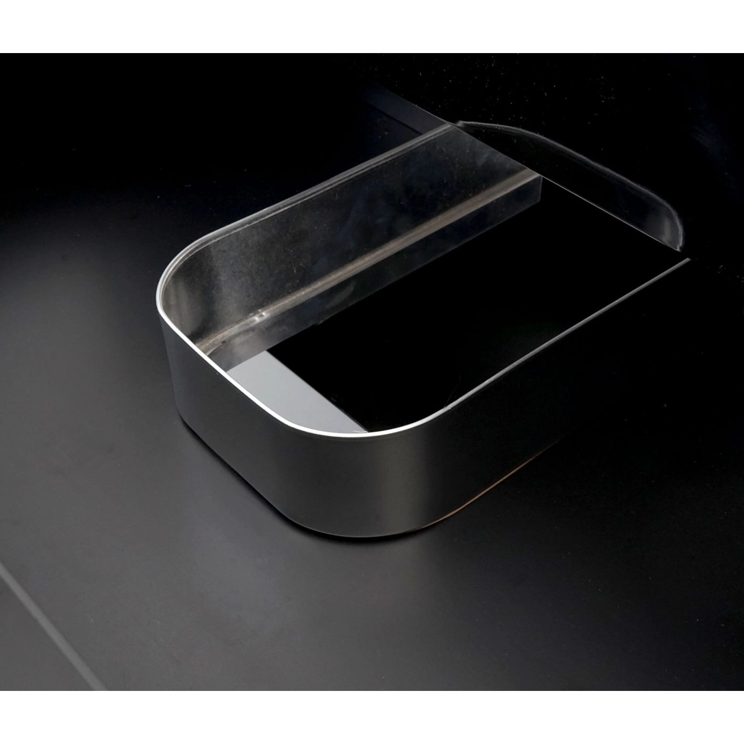 Detailaufnahme: Schwarzes MCW Waschbecken mit Unterschrank (60cm) ohne Armatur.