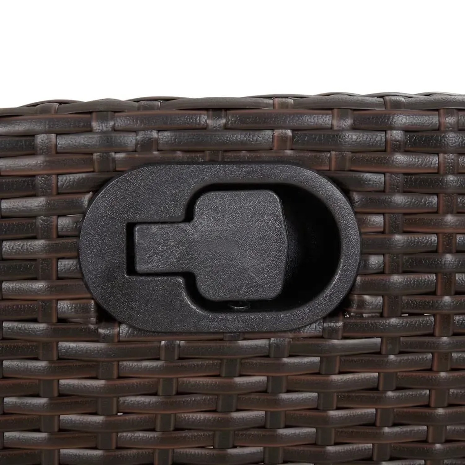 Detailaufnahme: Verstellmechanismus des braunen Poly Rattan Gartenstuhls der vidaXL Essgruppe.