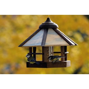 Hängendes Dobar Design Vogelhaus Camouflage mit zwei Vögeln an der Futterstelle.