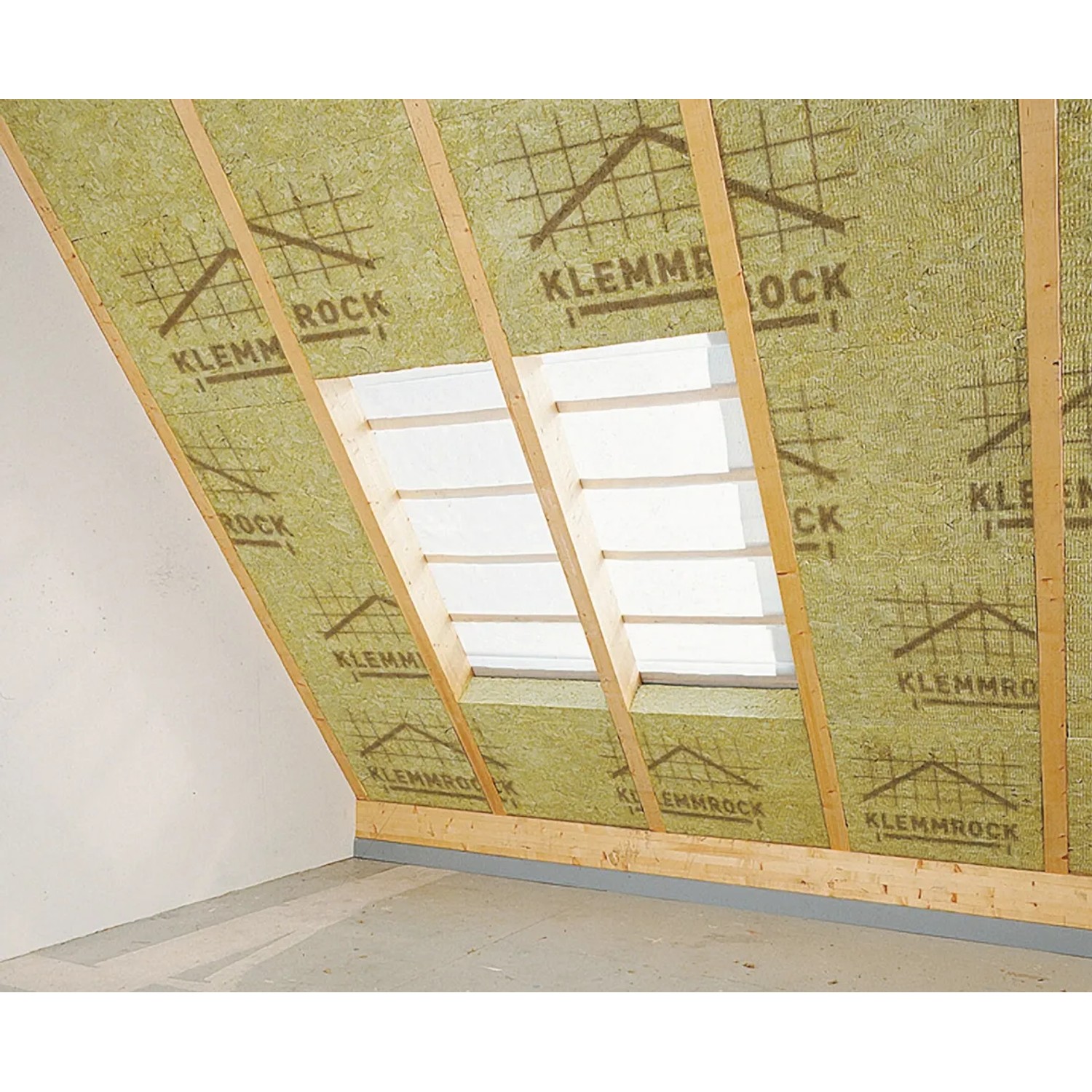 Rockwool Klemmrock Dämmwolle (120mm) zwischen Dachsparren. Wärmedämmung für Dach und Decke.