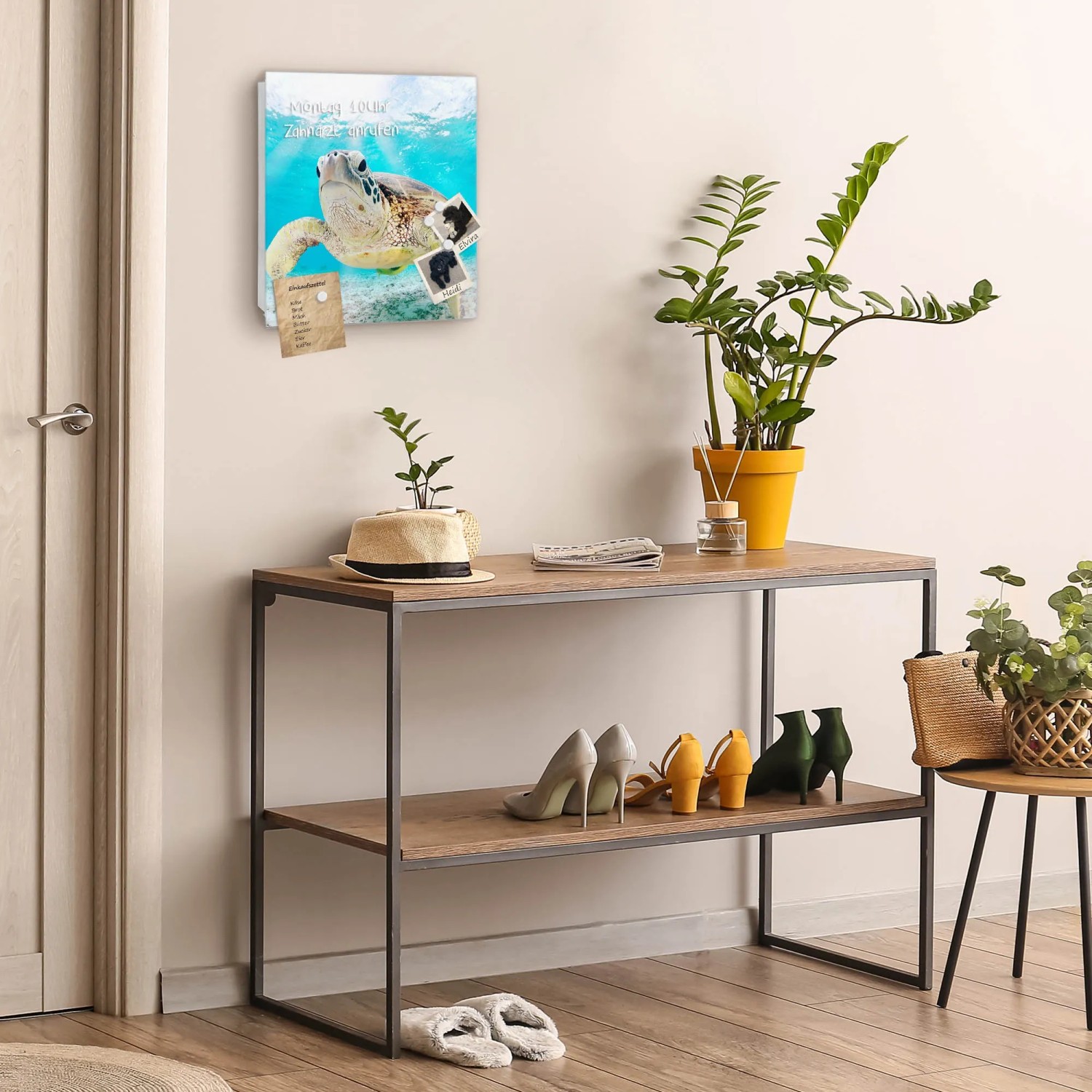Weißer Schlüsselkasten mit Glasfront, Elvis Motiv, 50 Haken, beschreibbar und magnetisch.