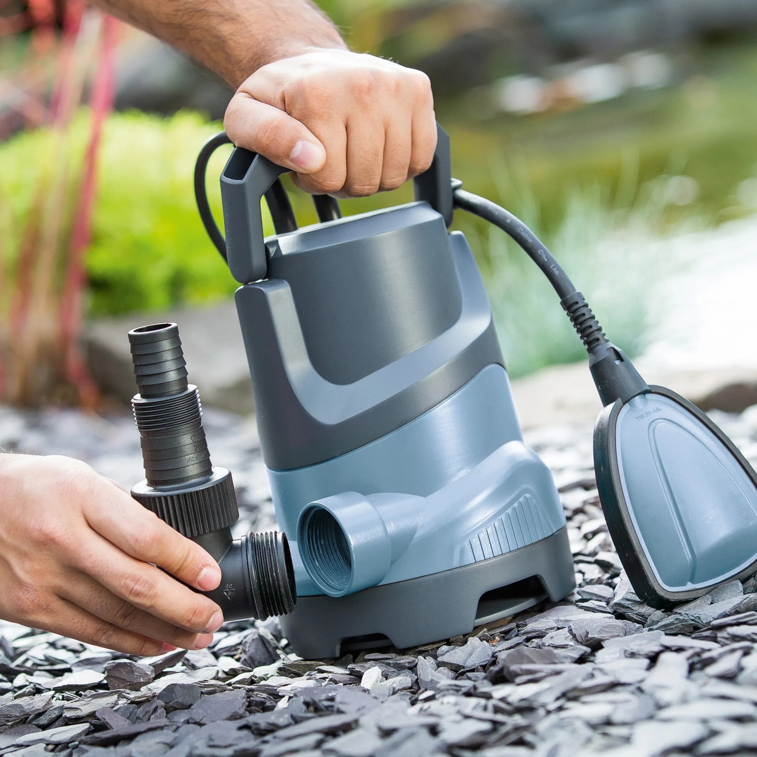 Schmutzwasserpumpe TPS 8000 (400 W) mit Zubehör, geeignet für Gartenteiche und Baugruben.