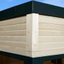 Detailansicht Weka Holz-Gartenhaus Cubilis Gr. 2: Naturbelassene Holzfassade mit dunklem Dach.