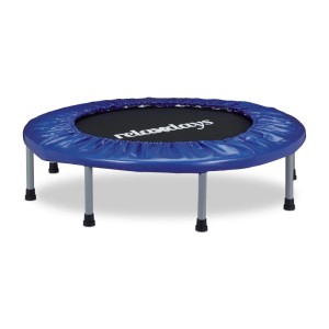 Blaues Relaxdays Indoor Trampolin, klappbar, mit Stahlrahmen und rutschfesten Füßen.