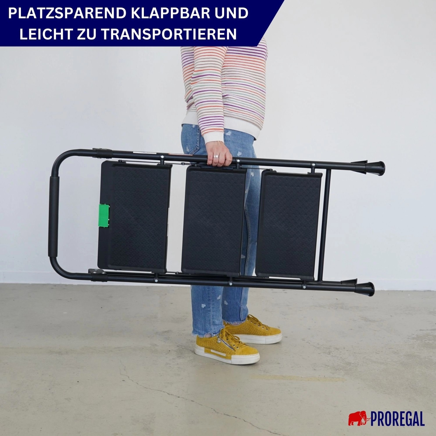 Zusammengeklappte PROREGAL Profi-Trittleiter, 3 Stufen, Stahl schwarz, leicht zu transportieren.